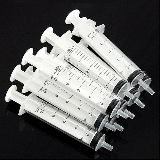 Plastic syringe without needles